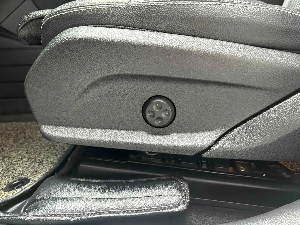 Mercedes-Benz GLC — миниатюра 11