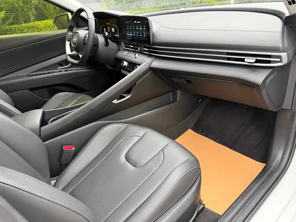 Hyundai Elantra — миниатюра 12
