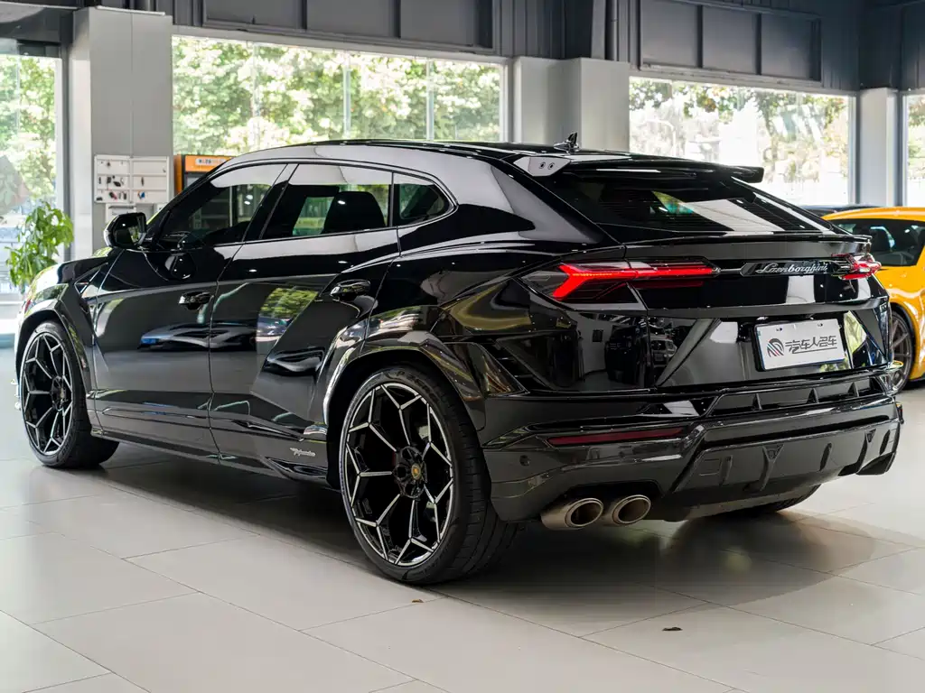 Lamborghini Urus — миниатюра 17