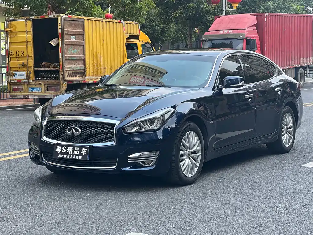 INFINITI Q70
