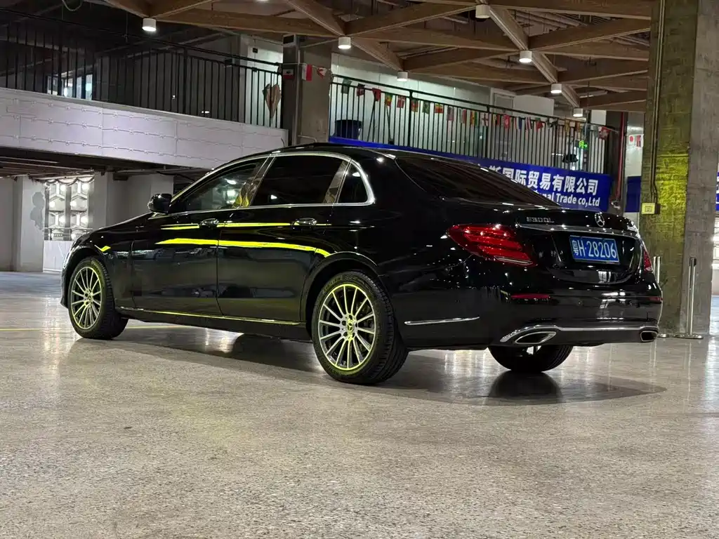 Mercedes-Benz E-Class — миниатюра 9