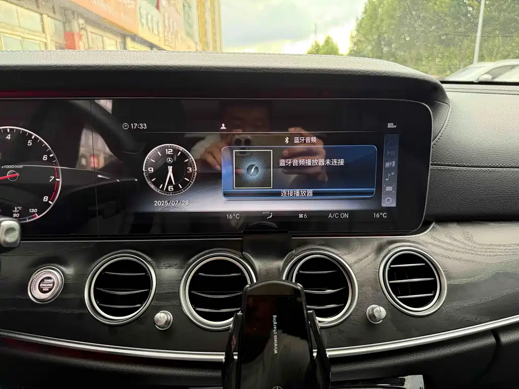 MERCEDES-BENZ E CLASS