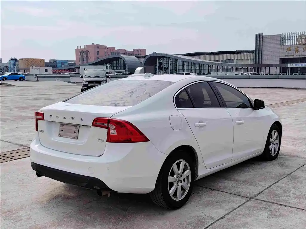Volvo S60 (Import) — миниатюра 5