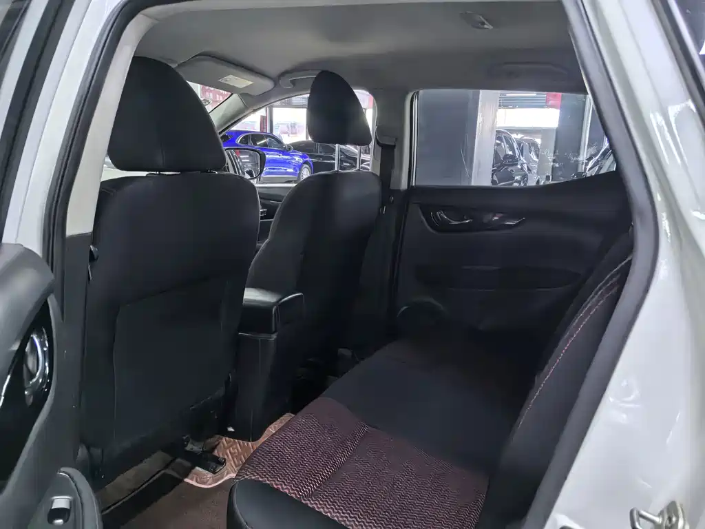Nissan Qashqai — миниатюра 9