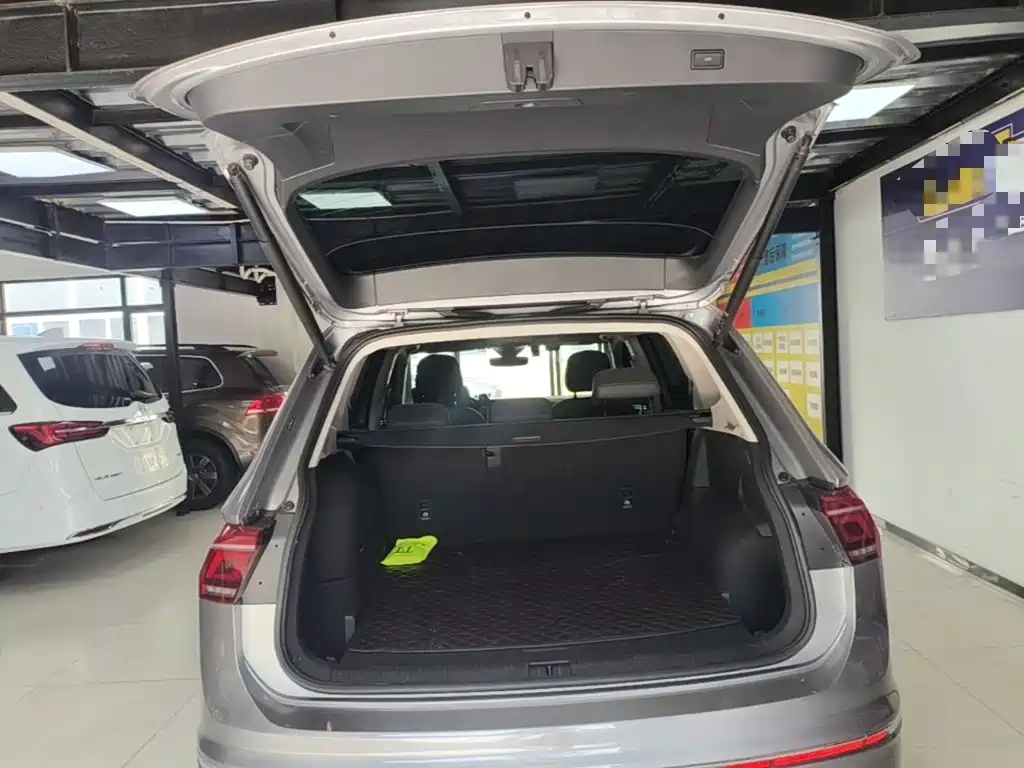 Volkswagen Tiguan L PHEV — миниатюра 19