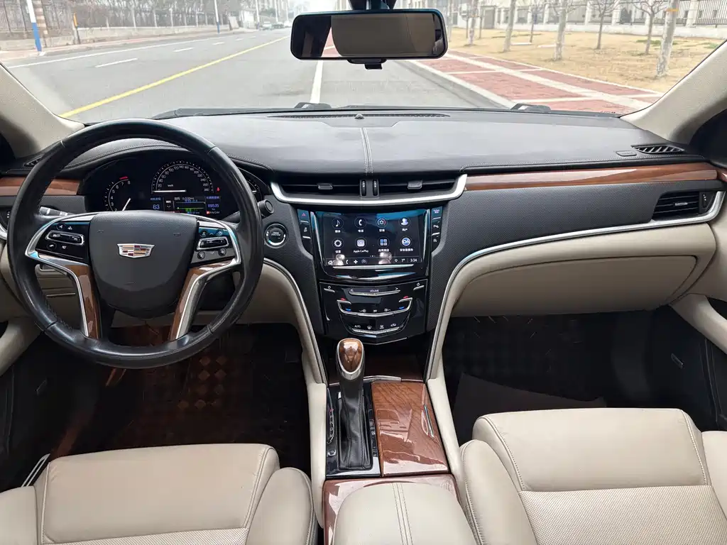 CADILLAC XTS