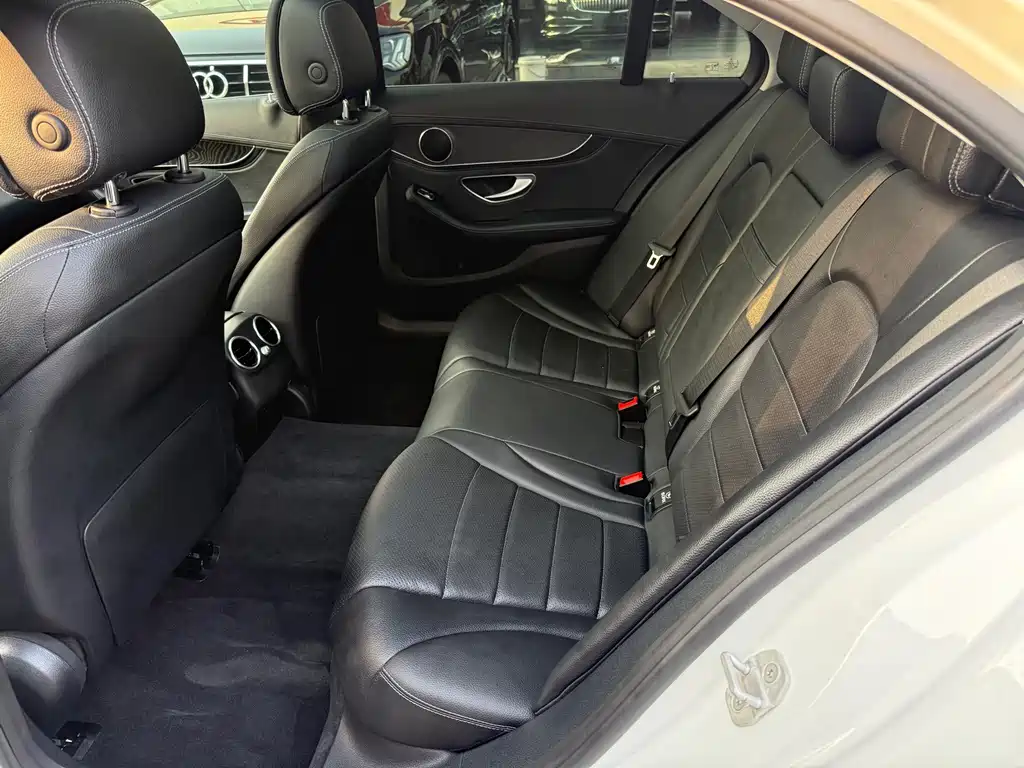 Mercedes-Benz C-Class — миниатюра 12