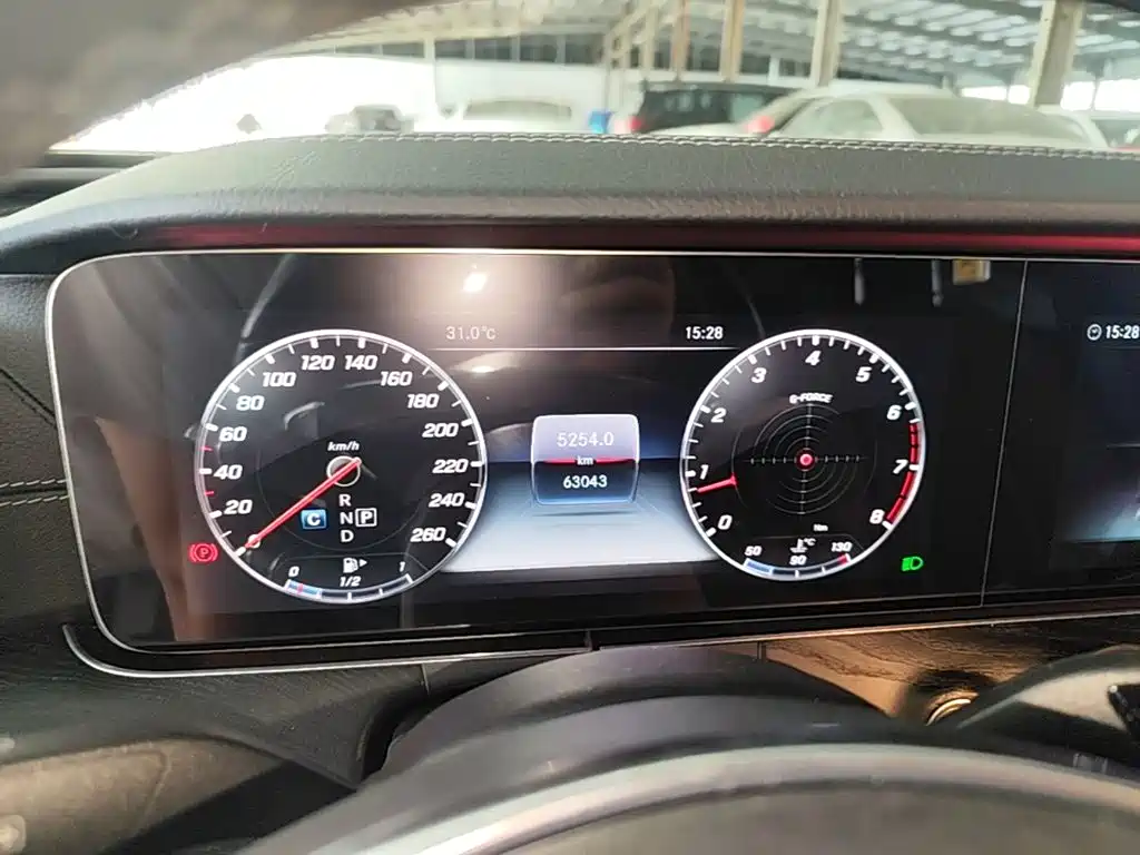Mercedes-Benz E-Class — миниатюра 12