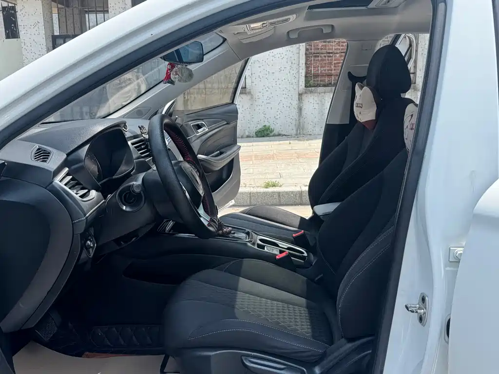 Roewe i5 1.5L Auto 4G Connected Leader Luxury Edition, фото 12