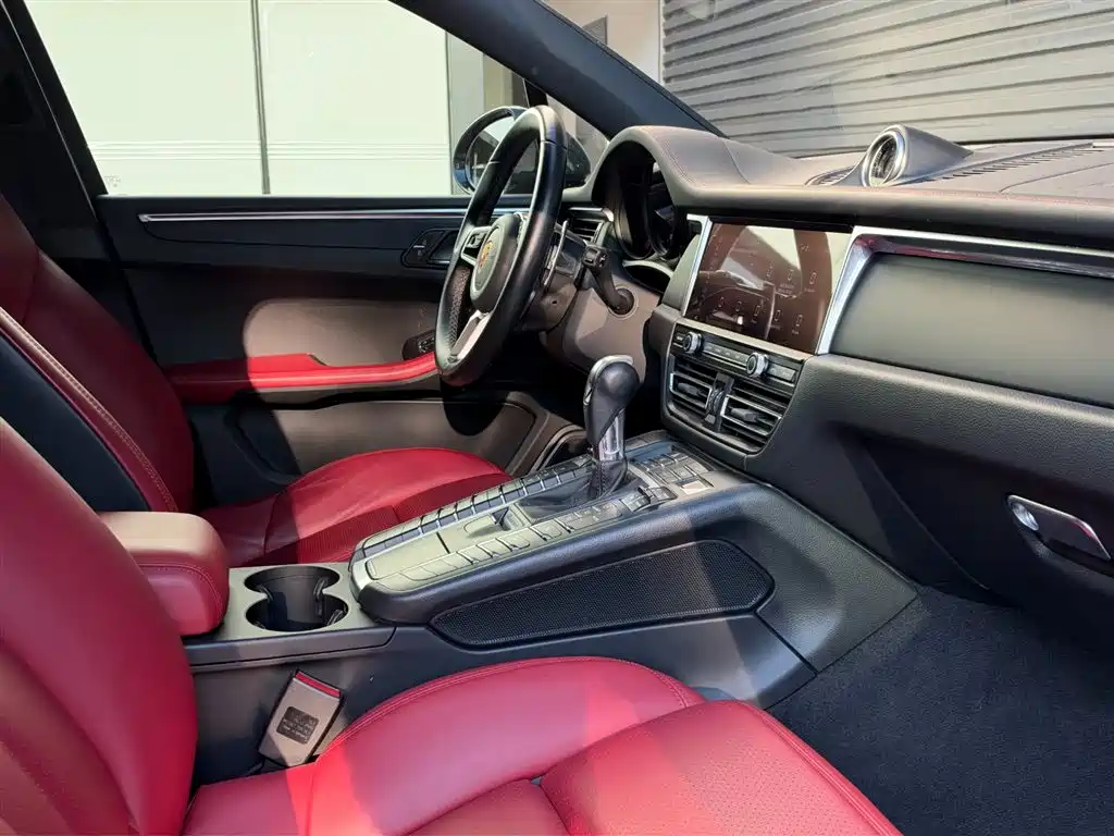 Porsche Macan — миниатюра 12