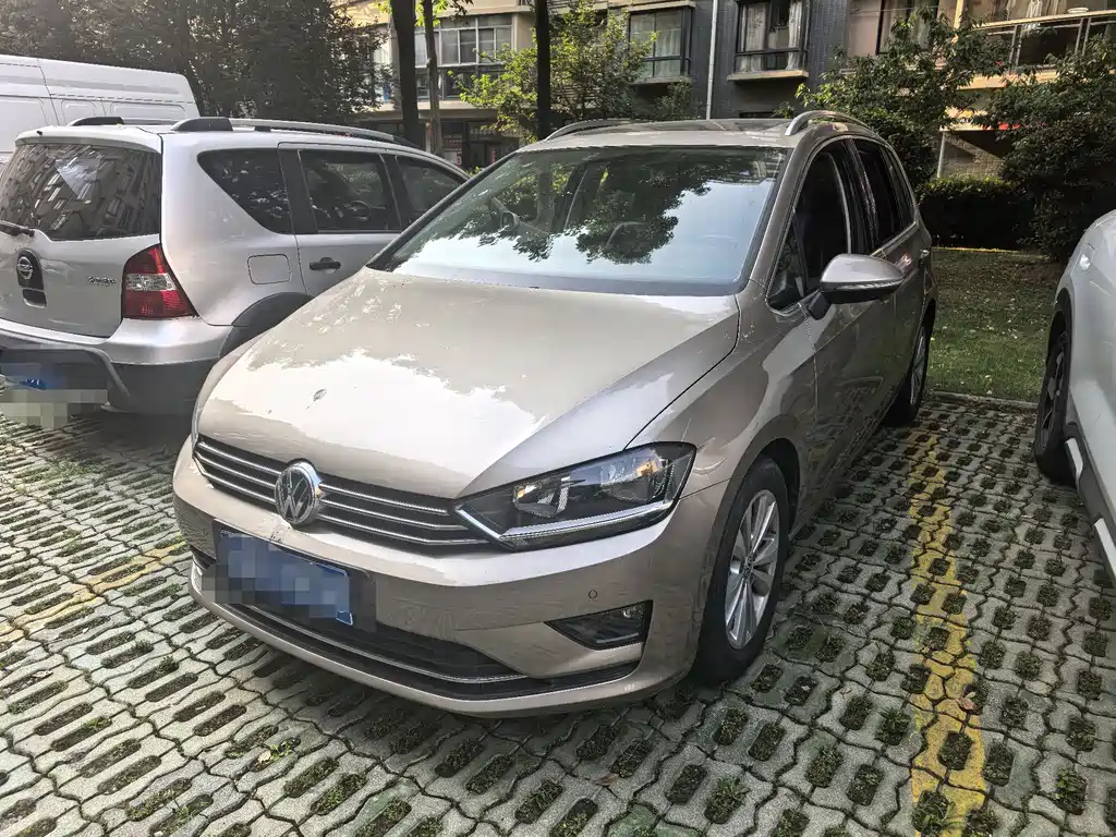 Купить Volkswagen Golf Sportsvan