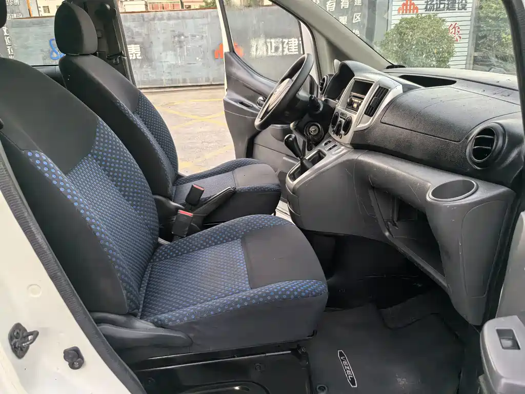 Nissan NV200 — миниатюра 16