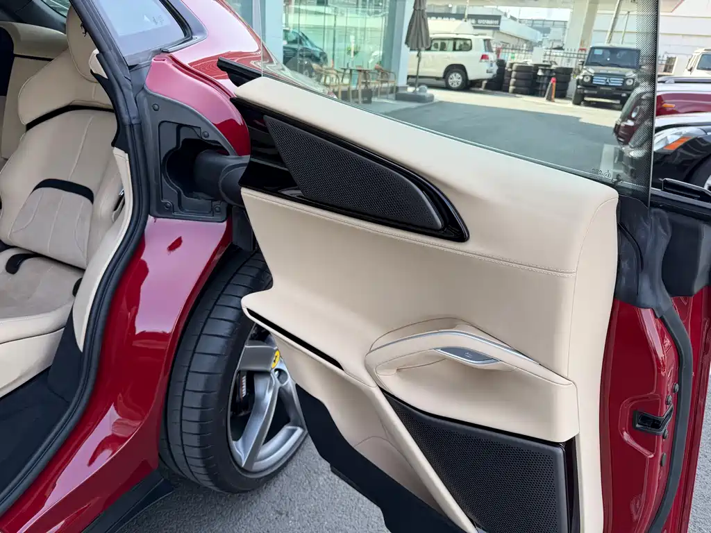 Ferrari Purosangue 2023 6.5L V12