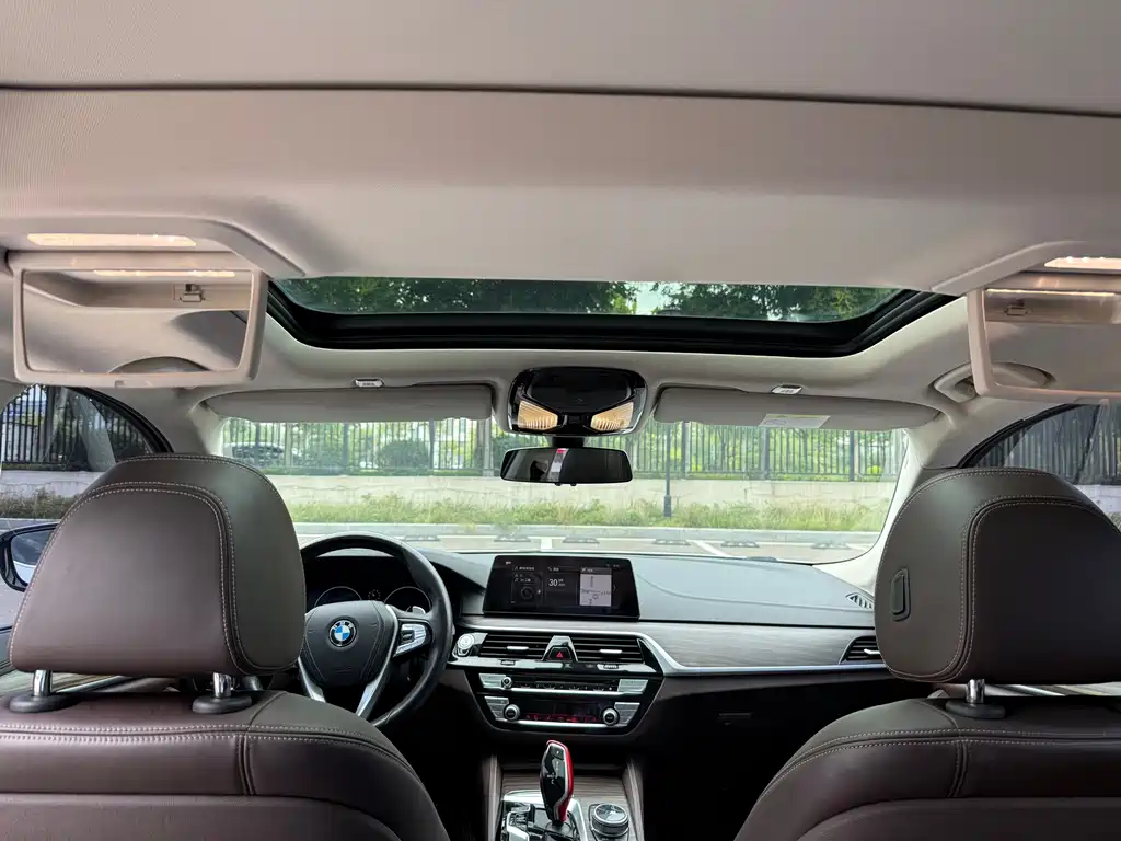 BMW 5 Series — миниатюра 14