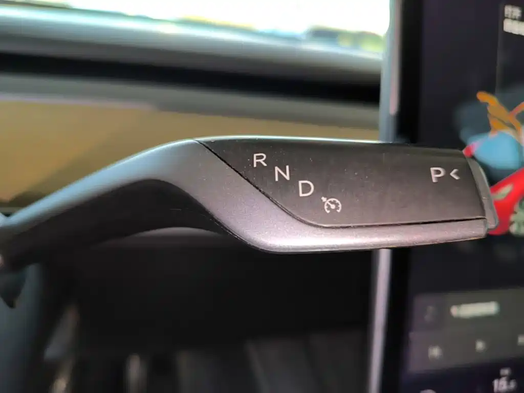 Tesla Model Y — миниатюра 14