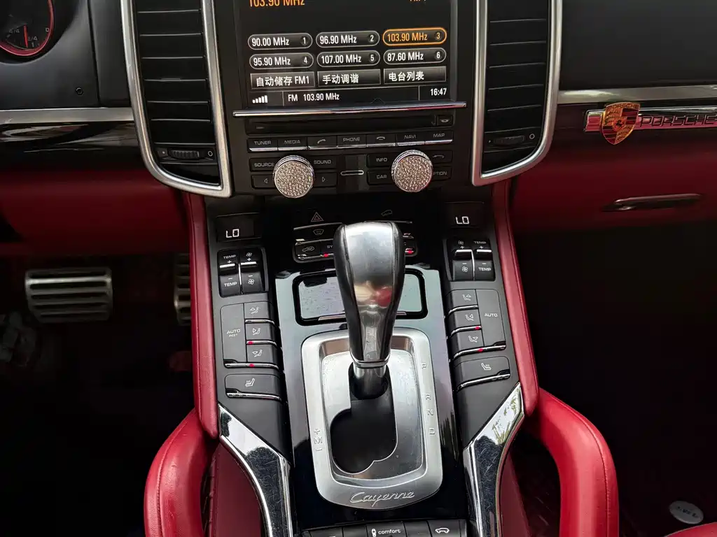 Porsche Cayenne — миниатюра 11