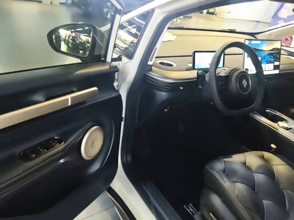 Baojun Yunduo — миниатюра 16
