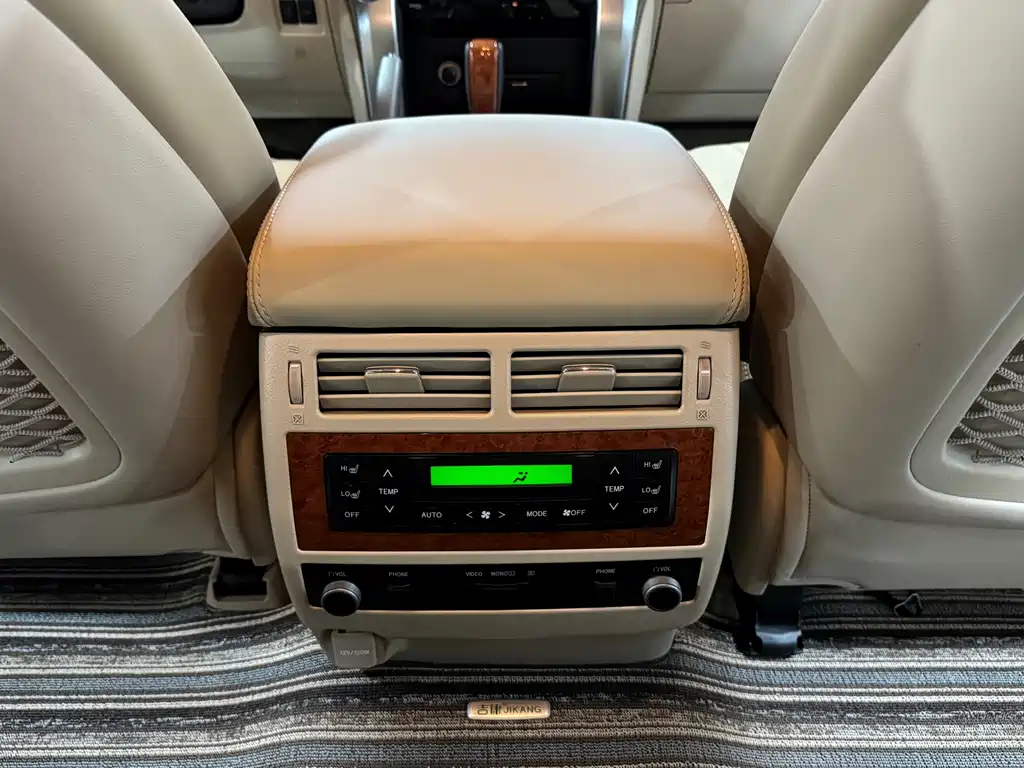 Toyota Land Cruiser 2012 4.6L AT VX-R