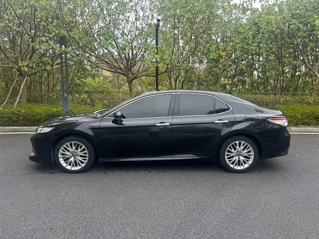 TOYOTA CAMRY