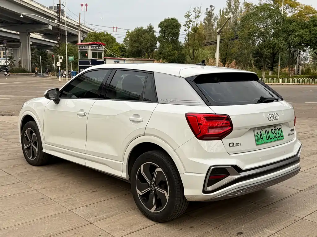 Audi Q2L e-tron — миниатюра 6