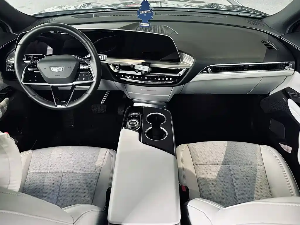 Cadillac Lyriq — миниатюра 5