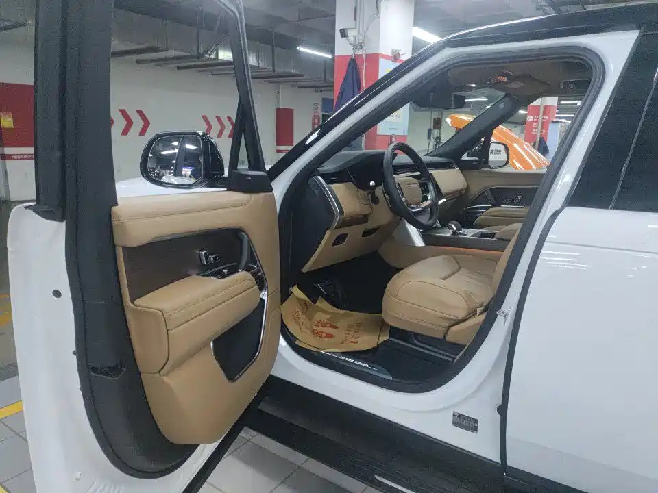 Land Rover Range Rover 2025 3.0 L6 400PS Long Wheelbase