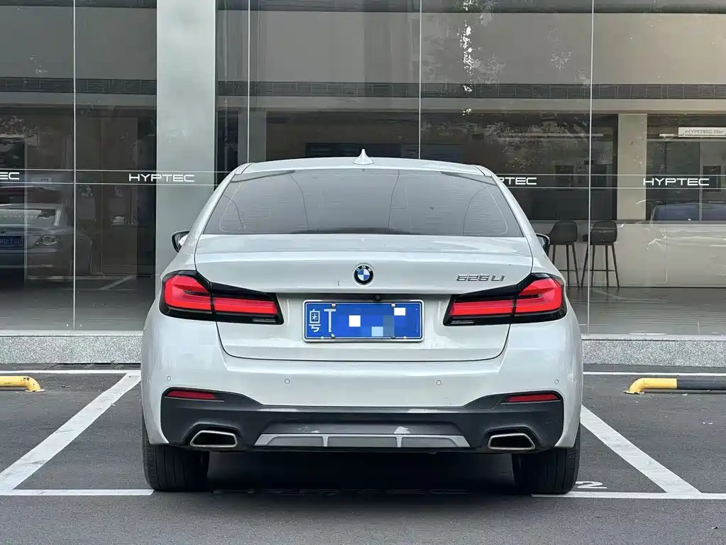 BMW 5 SERIES
