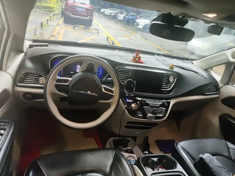 Chrysler Grand Voyager PHEV (Import) — миниатюра 5