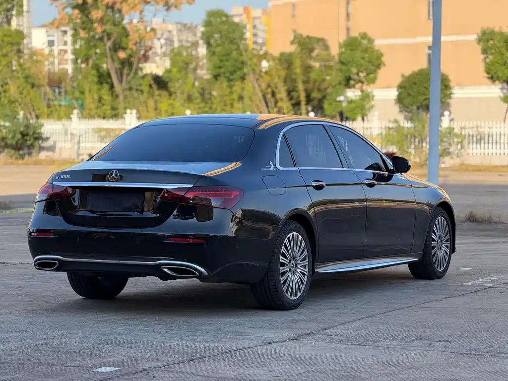 Mercedes-Benz E-Class — миниатюра 10
