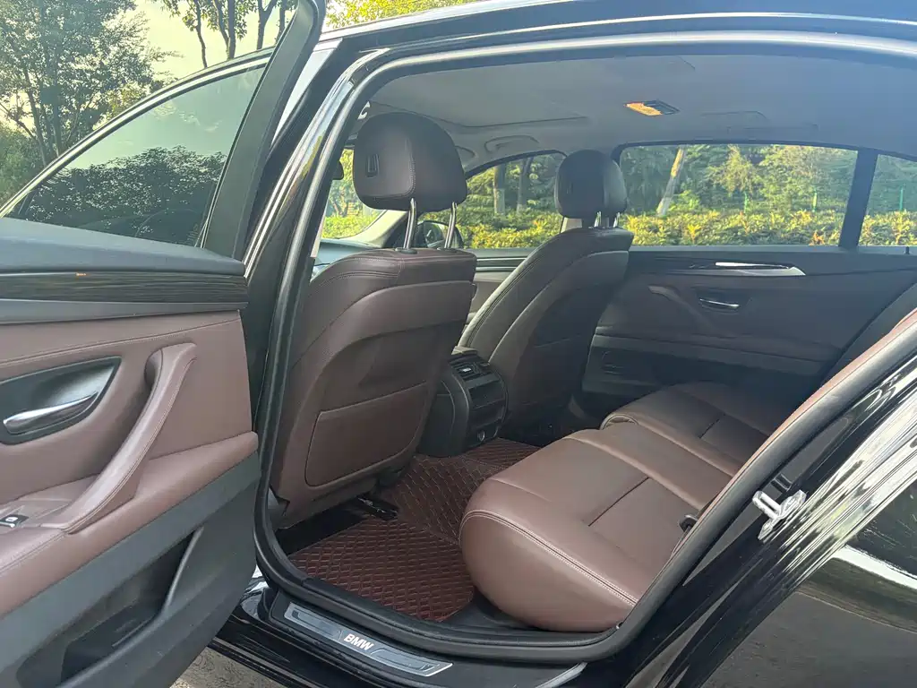 BMW 5 Series — миниатюра 10