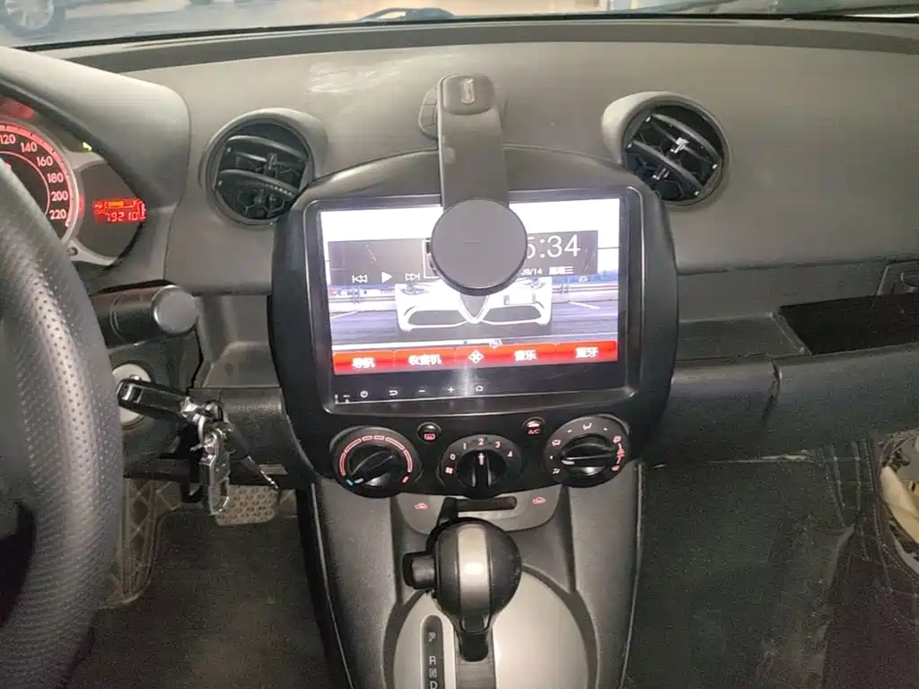 Mazda 2 — миниатюра 13