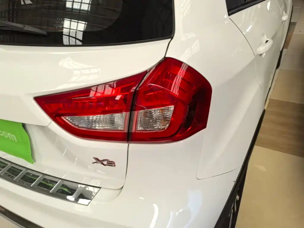 Geely Vision X3 — миниатюра 8