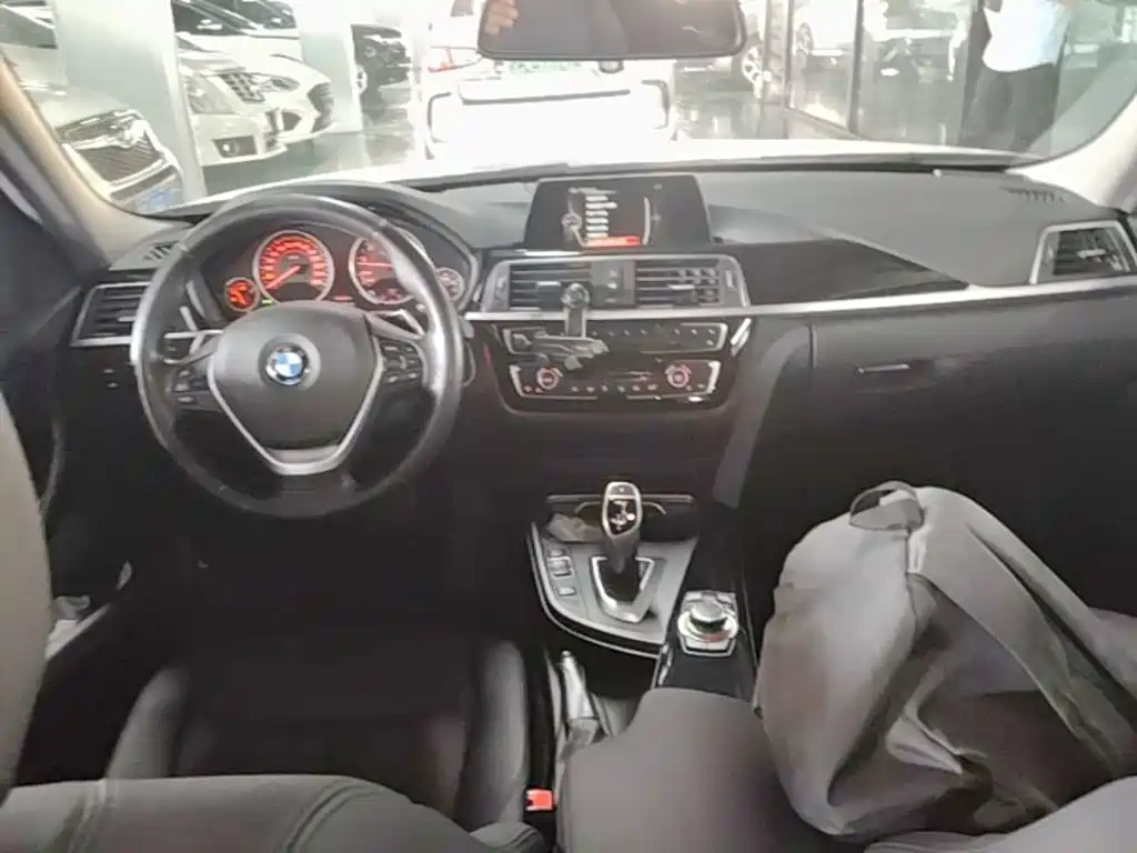 BMW 3 Series — миниатюра 10