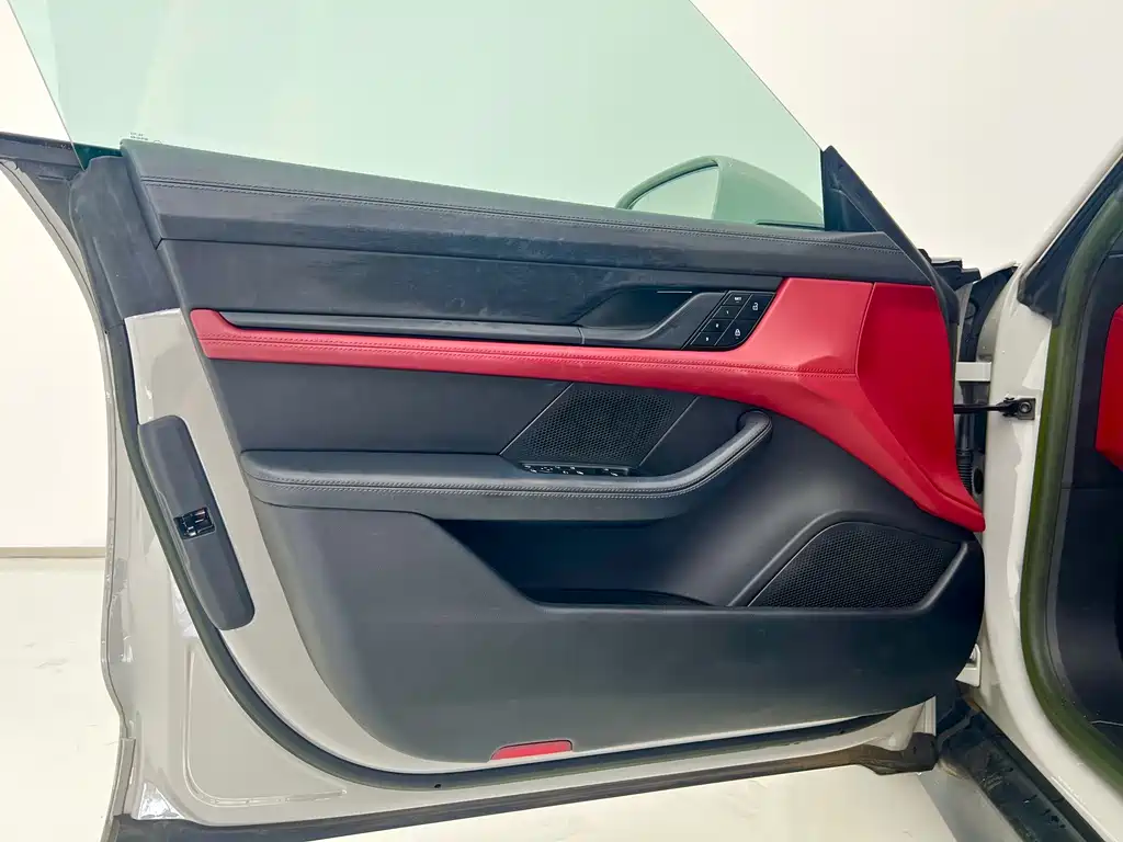 Porsche Taycan — миниатюра 9