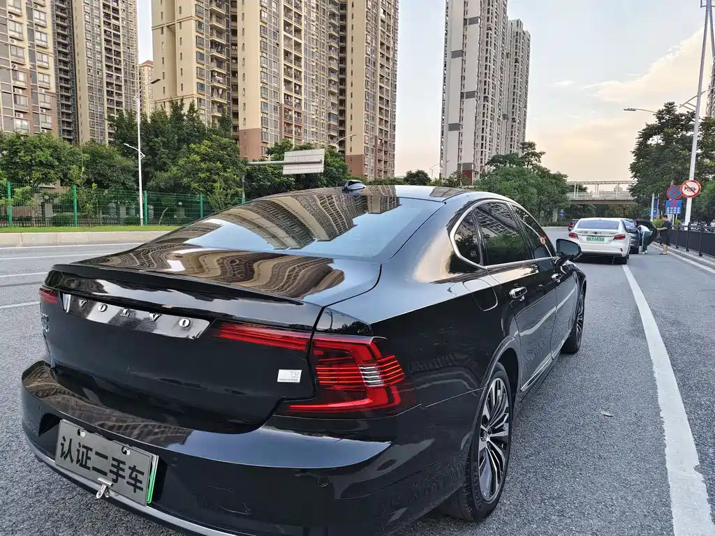 Volvo S90 2023 T8 Luxury