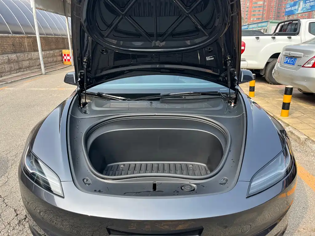 Tesla Model 3 — миниатюра 22