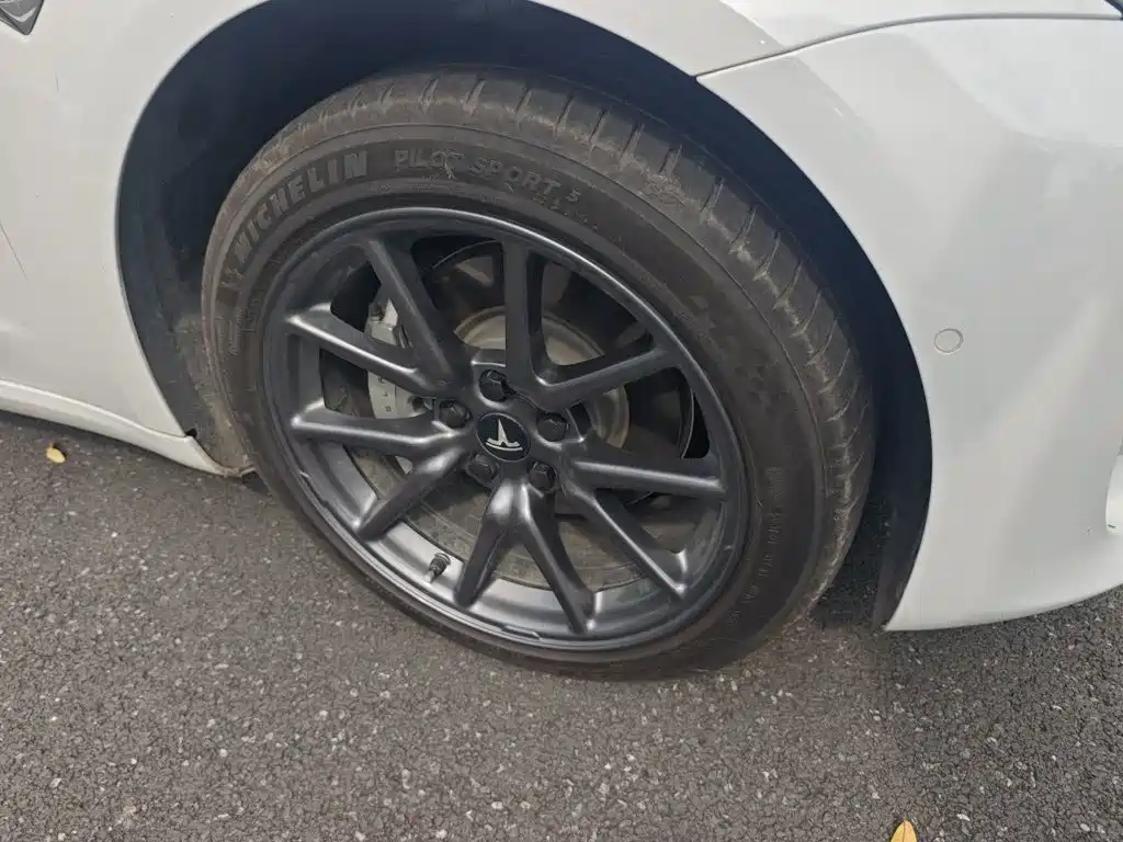 Tesla Model 3 — миниатюра 8