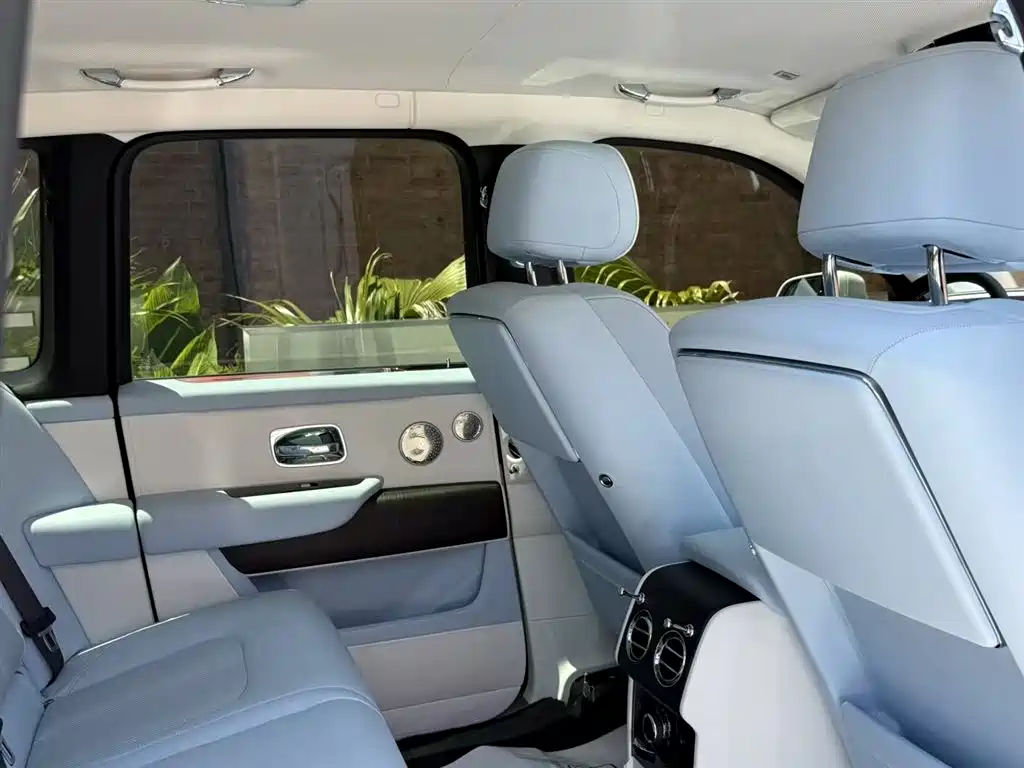 Rolls-Royce Cullinan 2018 мест