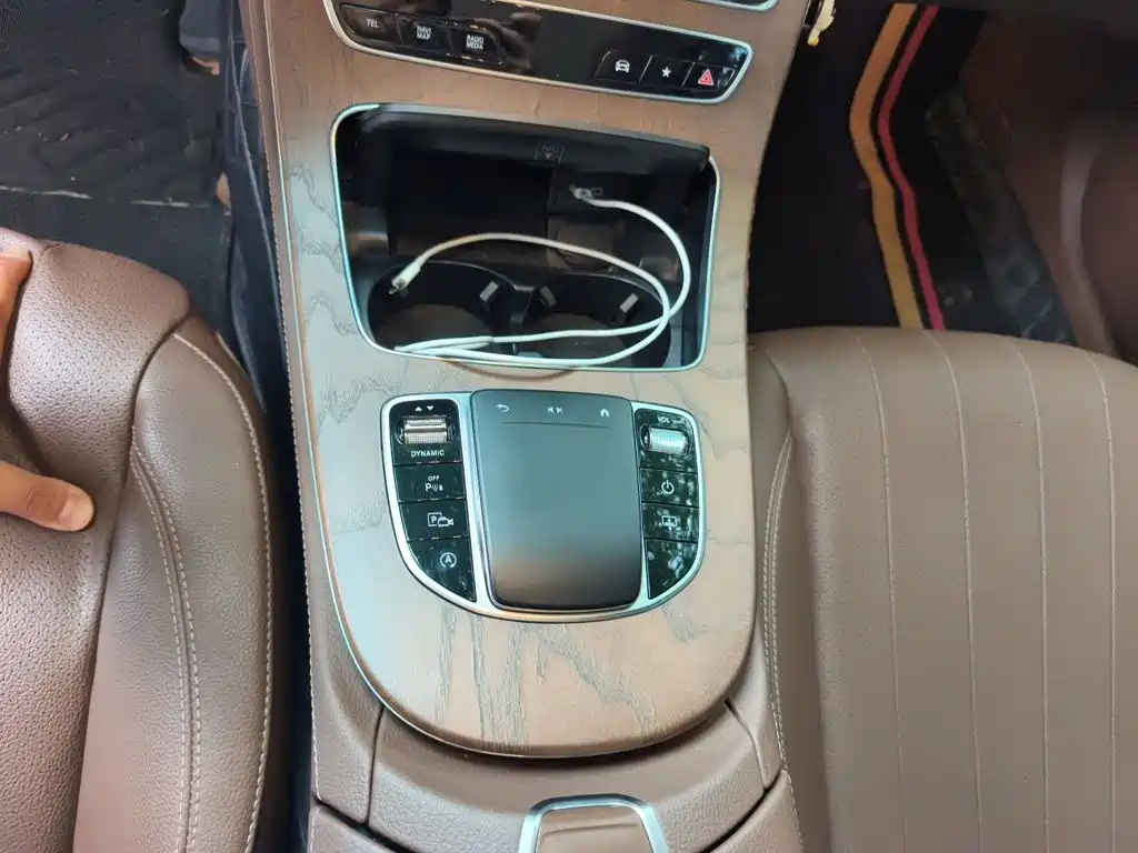 Mercedes-Benz E-Class — миниатюра 10