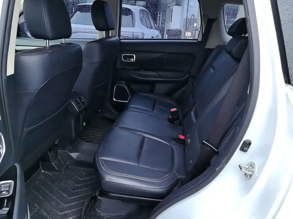 Mitsubishi Outlander — миниатюра 17