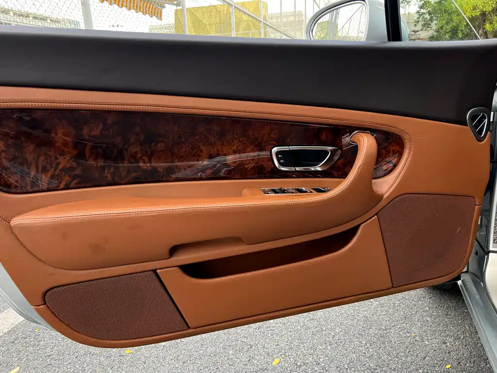 Bentley Continental — миниатюра 20