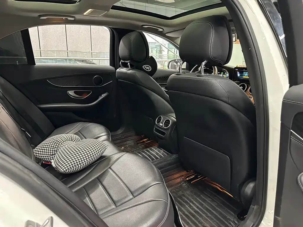 Mercedes-Benz C-Class — миниатюра 12