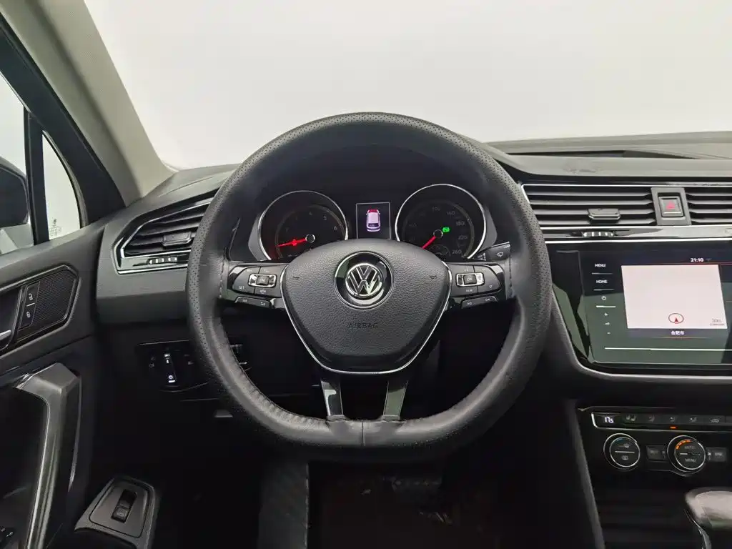 Volkswagen Tiguan L — миниатюра 11