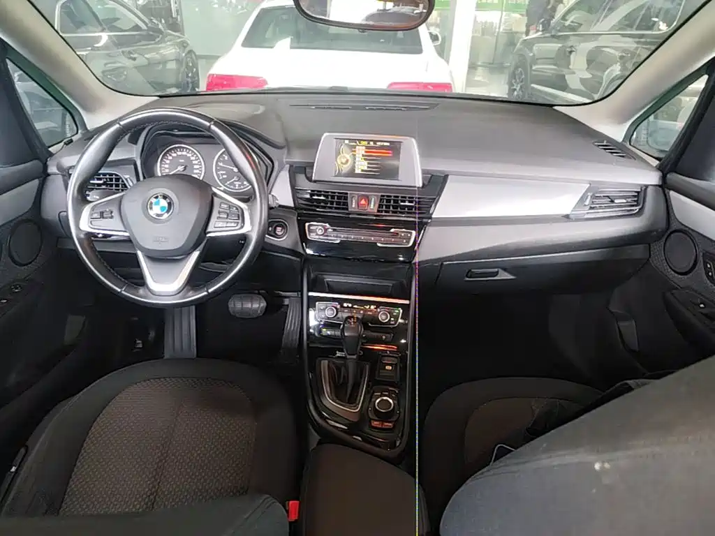 BMW 2 Series Active Tourer — миниатюра 10