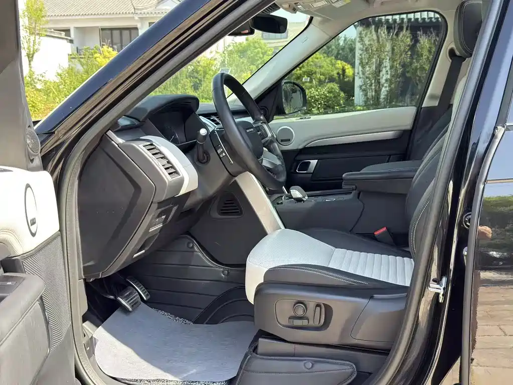 Land Rover Discovery 2023 360PS R-Dynamic S
