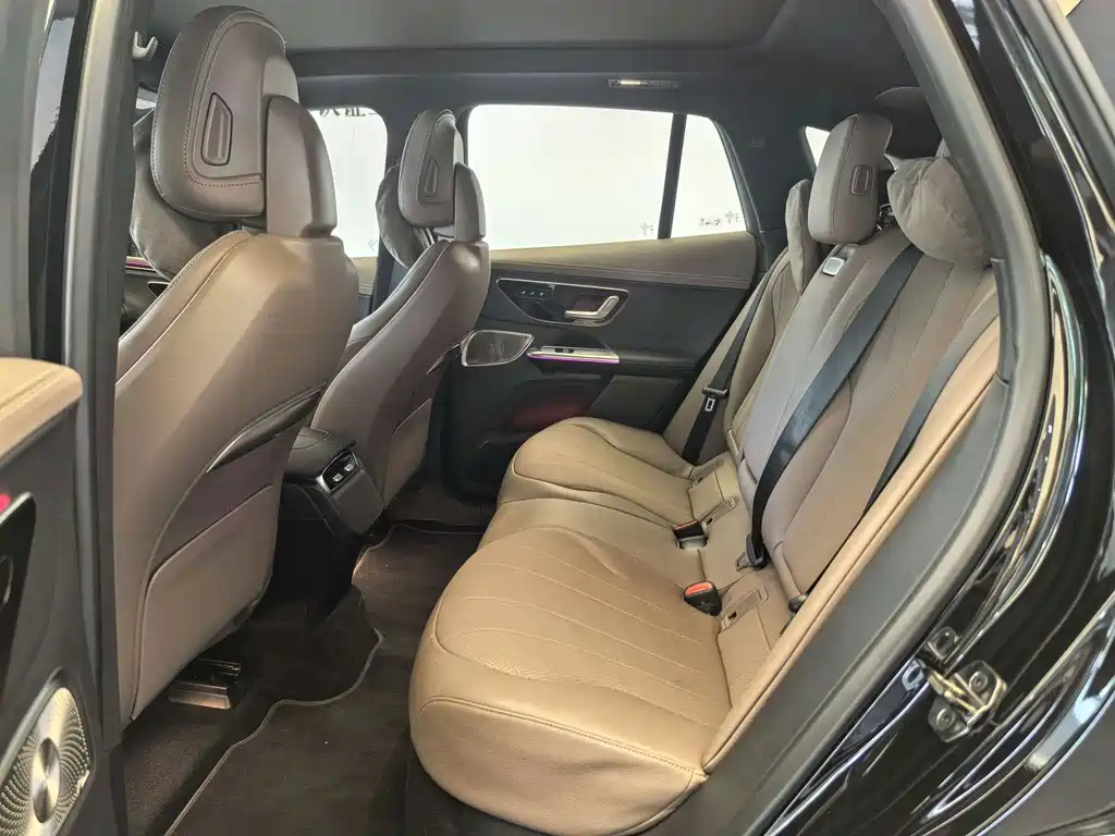 Mercedes-Benz EQE SUV — миниатюра 16