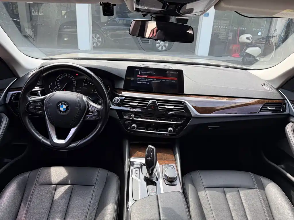 BMW 5 Series — миниатюра 9