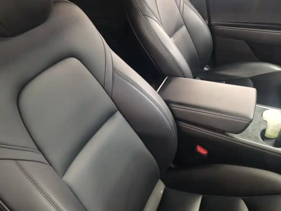 Tesla Model Y — миниатюра 8