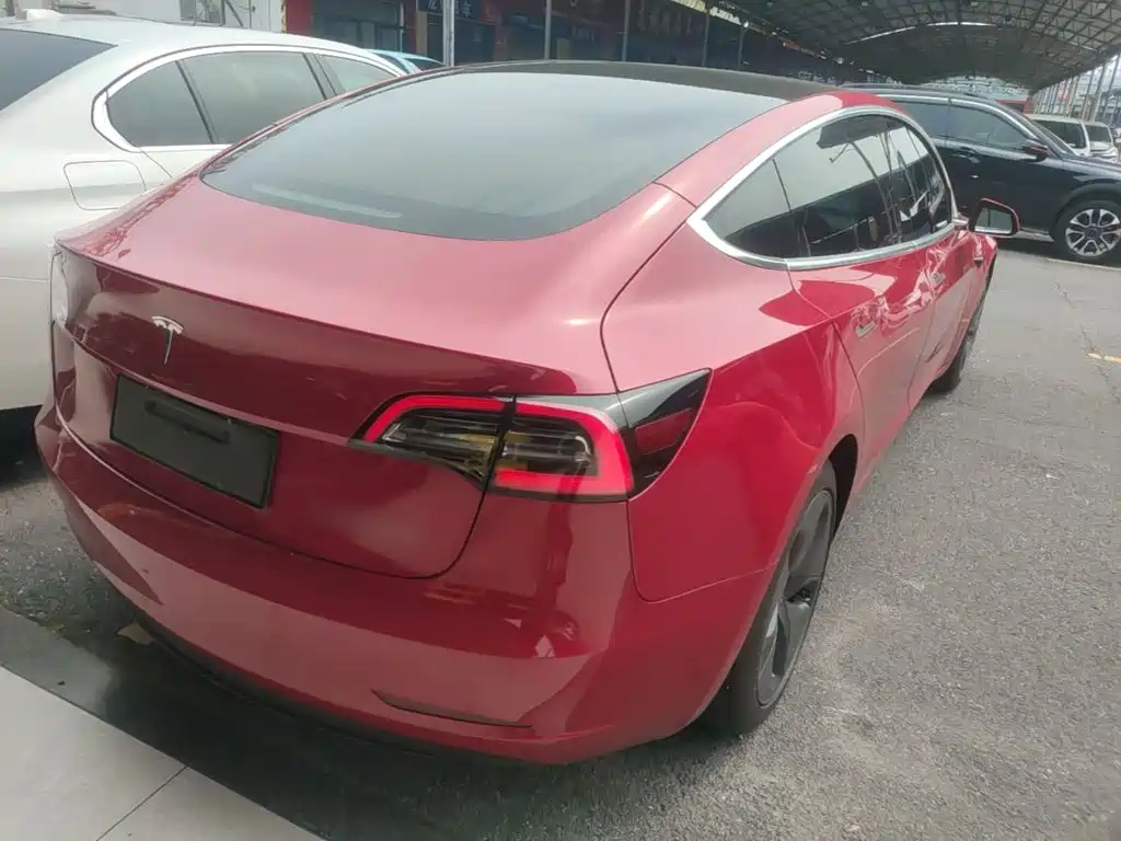 Tesla Model 3 — миниатюра 7
