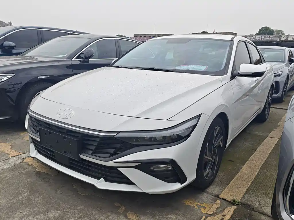 Купить Hyundai Elantra
